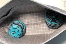 Load image into Gallery viewer, Medium Pouch Interior